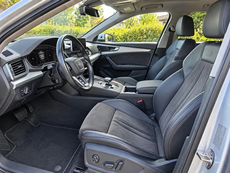 Aufbereiteter Fahrzeug-Innenraum mit Alcantara-Sitzen und Cockpit