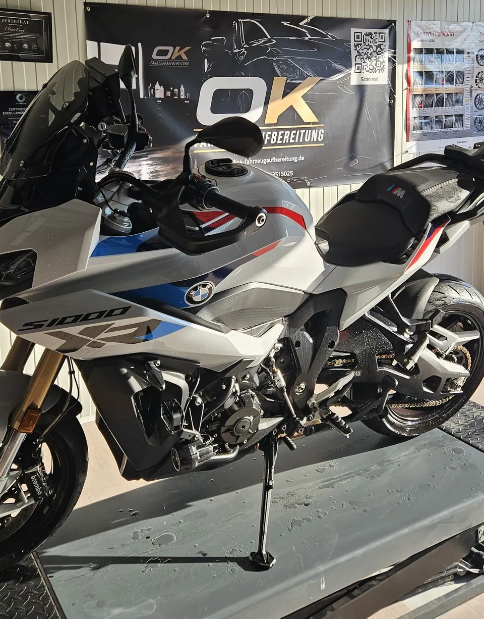 BMW S1000 XR Motorrad nach professioneller Aufbereitung in der Werkstatt